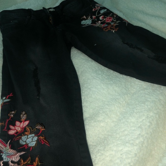 Black Flower Embroidered Jeans - Picture 3 of 7